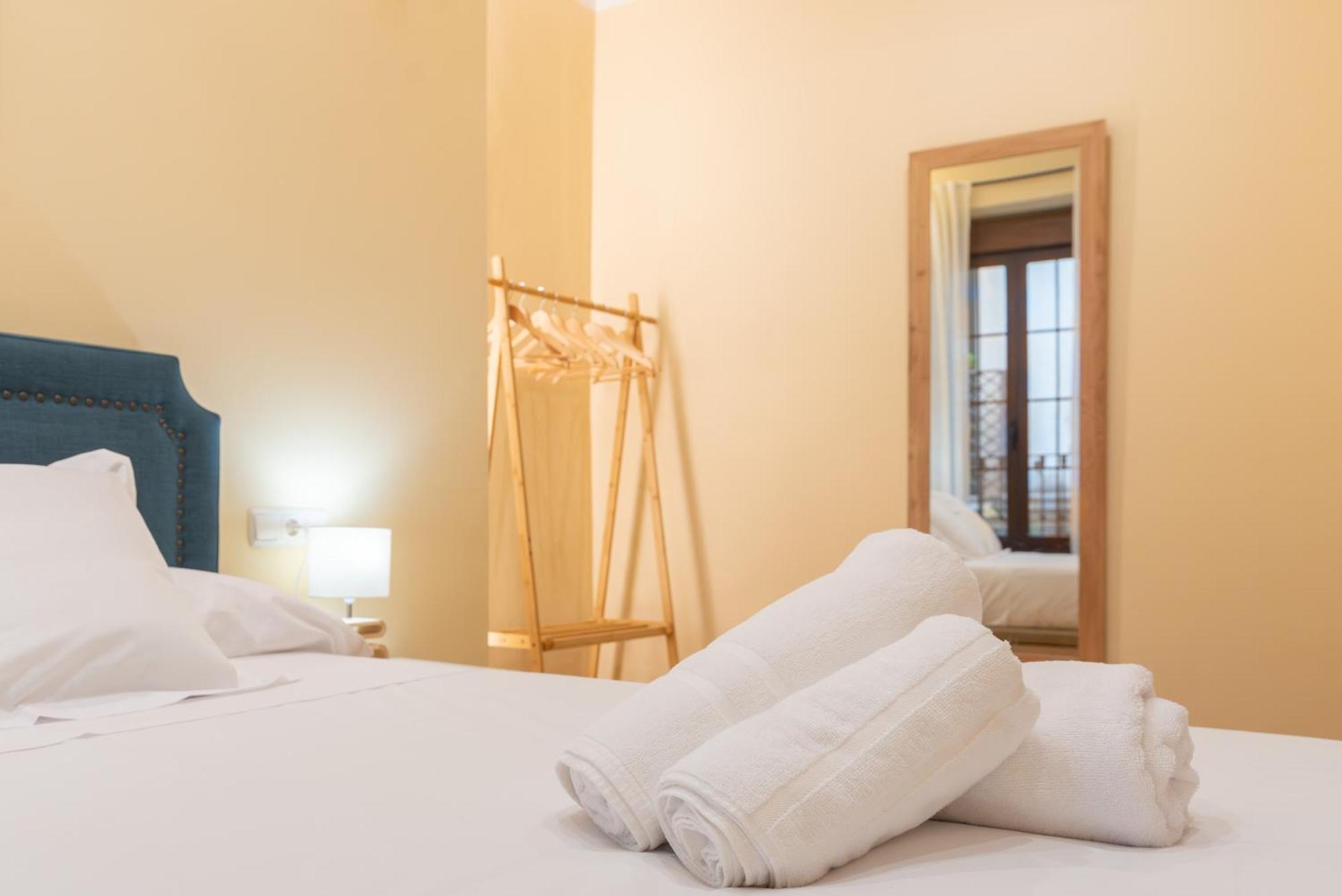 Apartamento Puerta De Cordoba- Exterior Con Balcones Ngoại thất bức ảnh